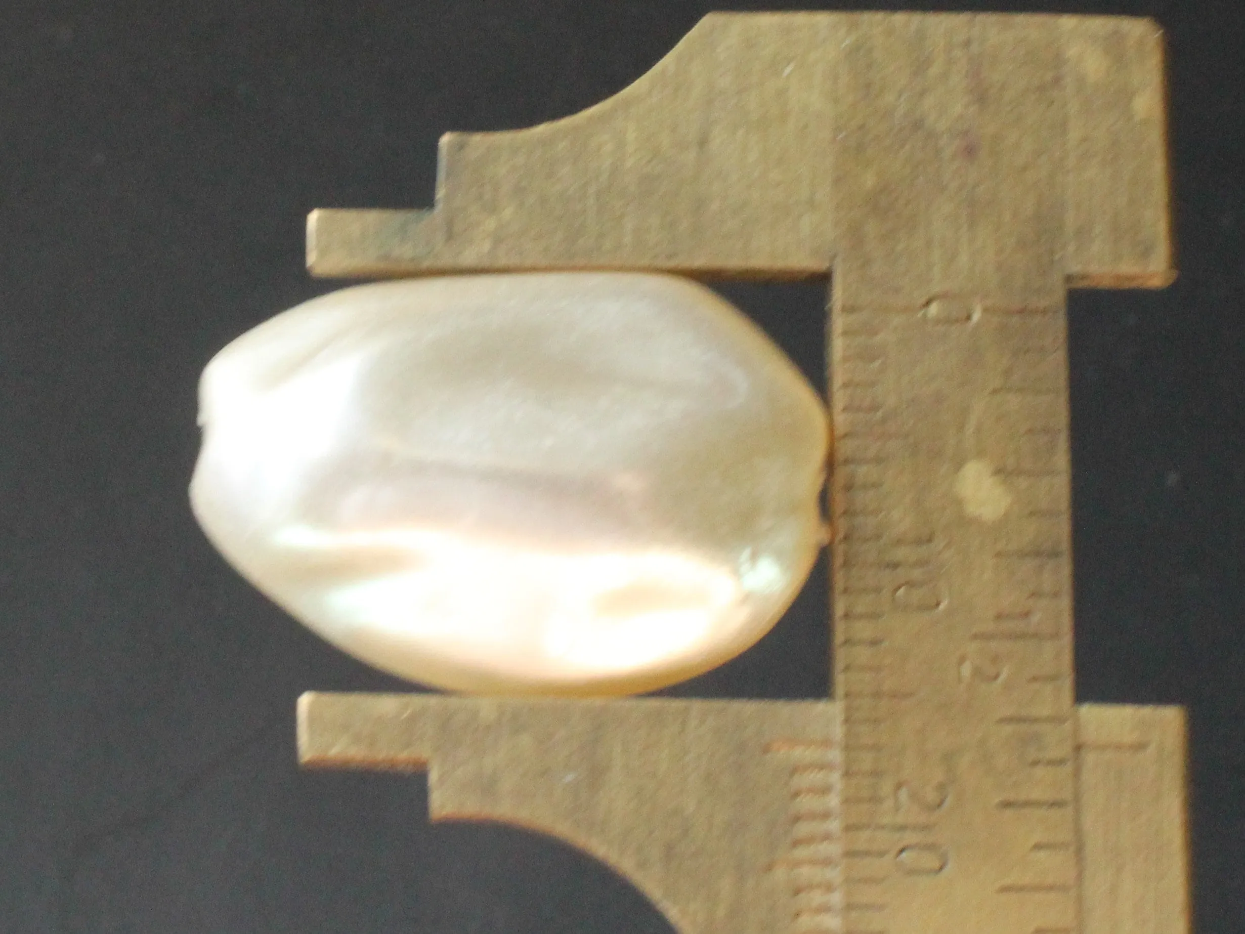10 25mm White Baroque Oval Vintage Cultura Pearl Plastic Beads